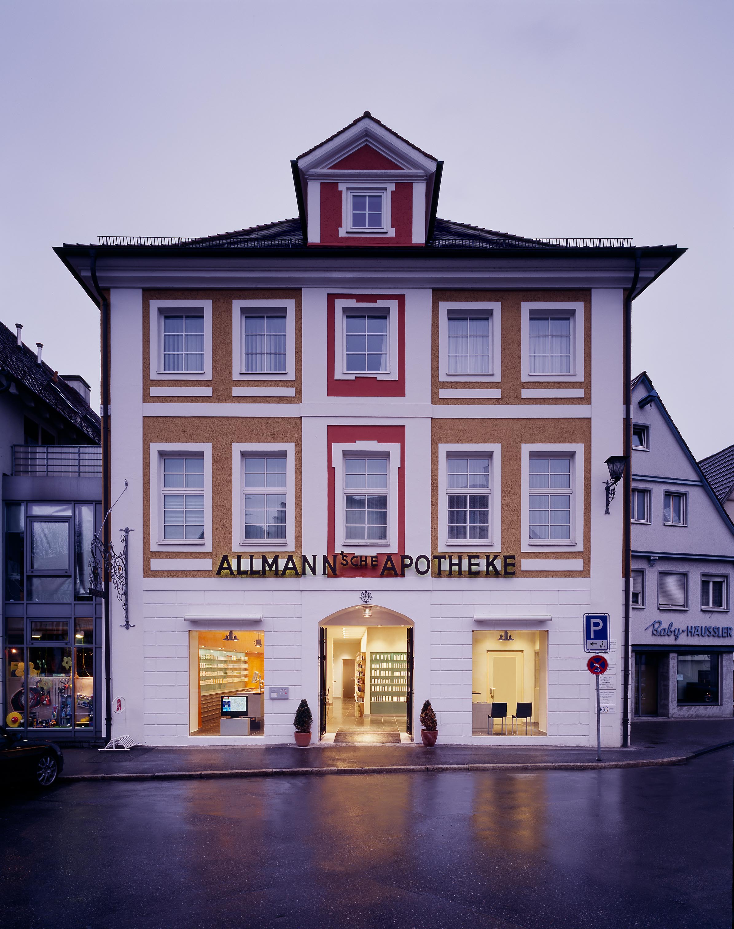 Gebäude, Fassade und Schaufenster