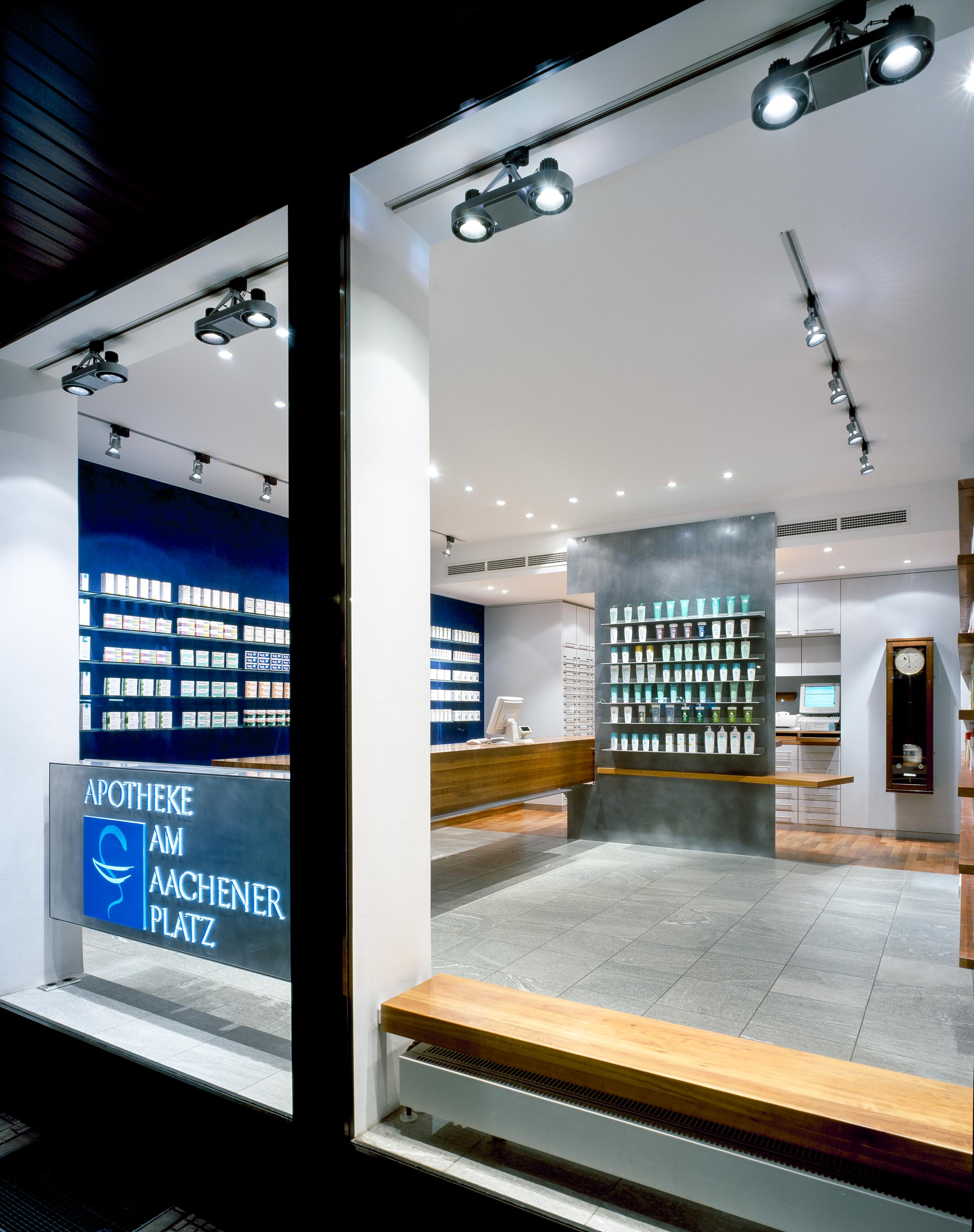 Schaufenster mit Durchblick