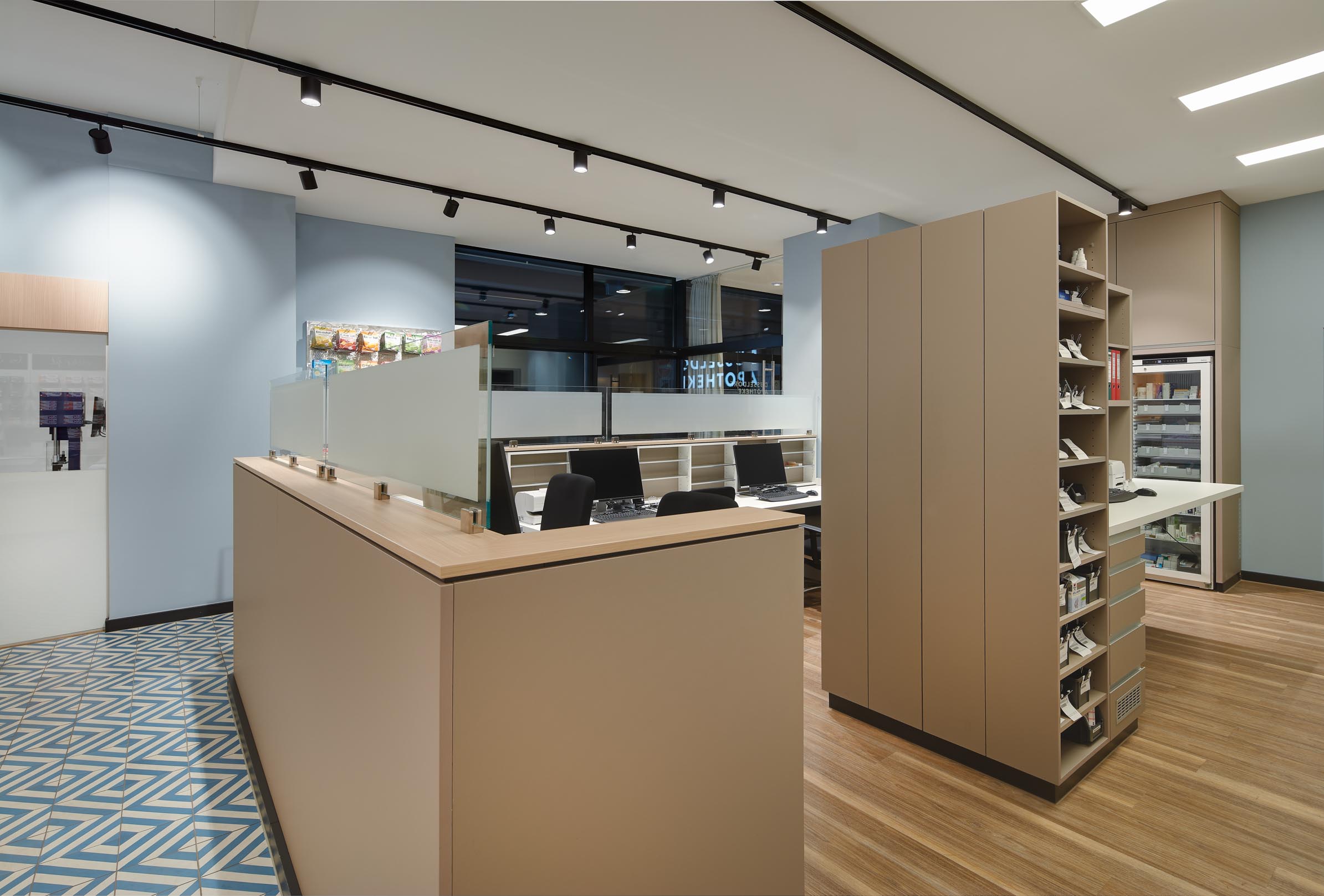 Düsseldorf Apotheke Bilk, Arbeitsbereich und Hintereingang