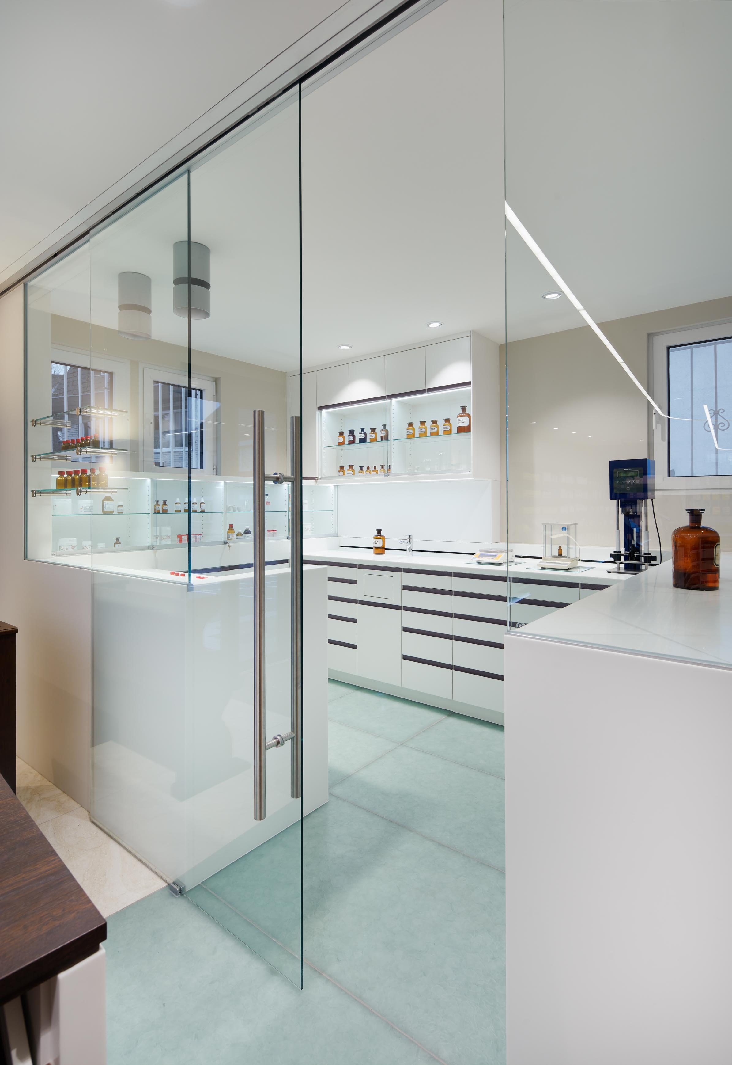 Marien Apotheke Aldenhoven, Rezeptur und Glaskeramik
