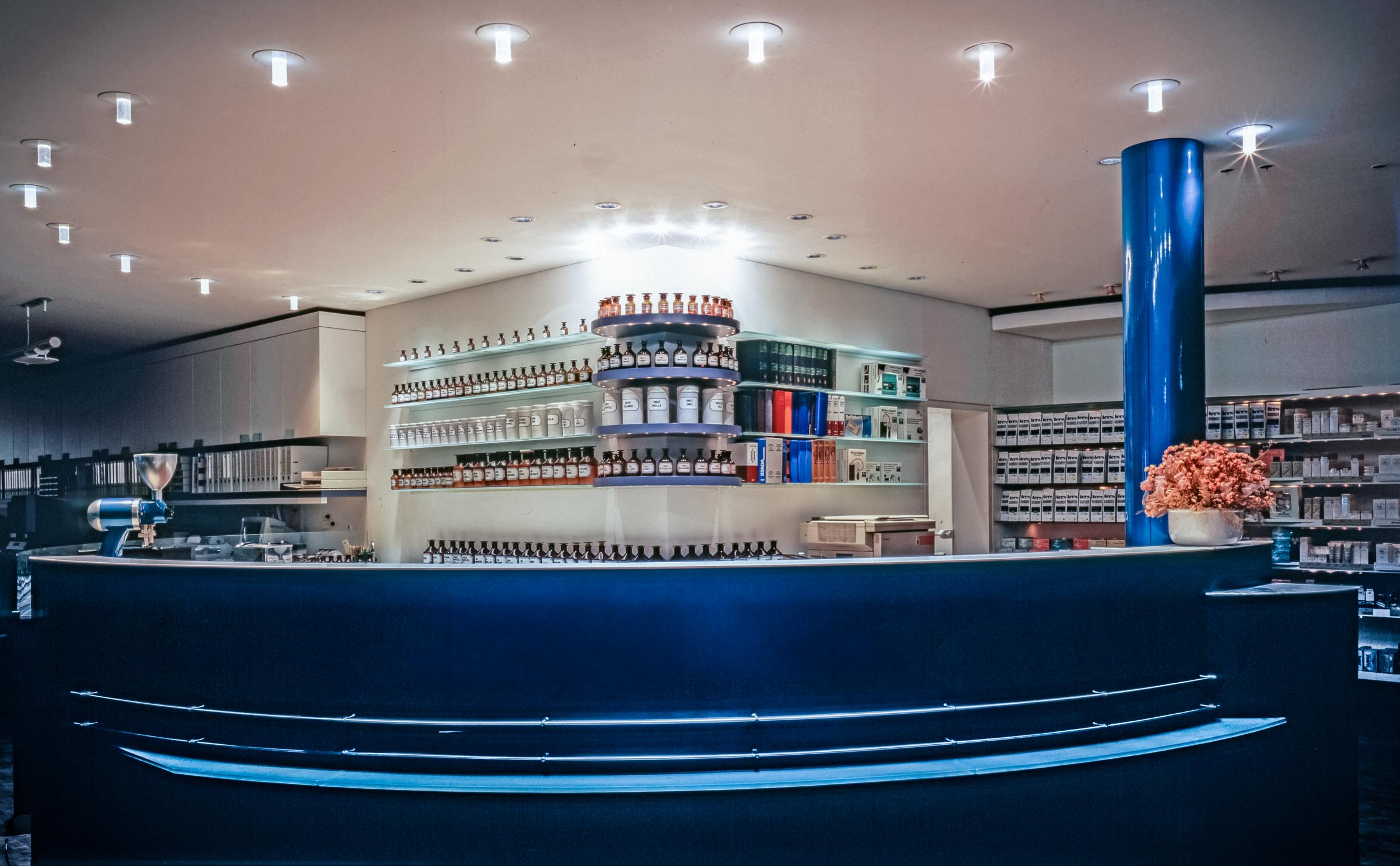 Stadt-Apotheke Achern, offene Rezeptur im Zentrum