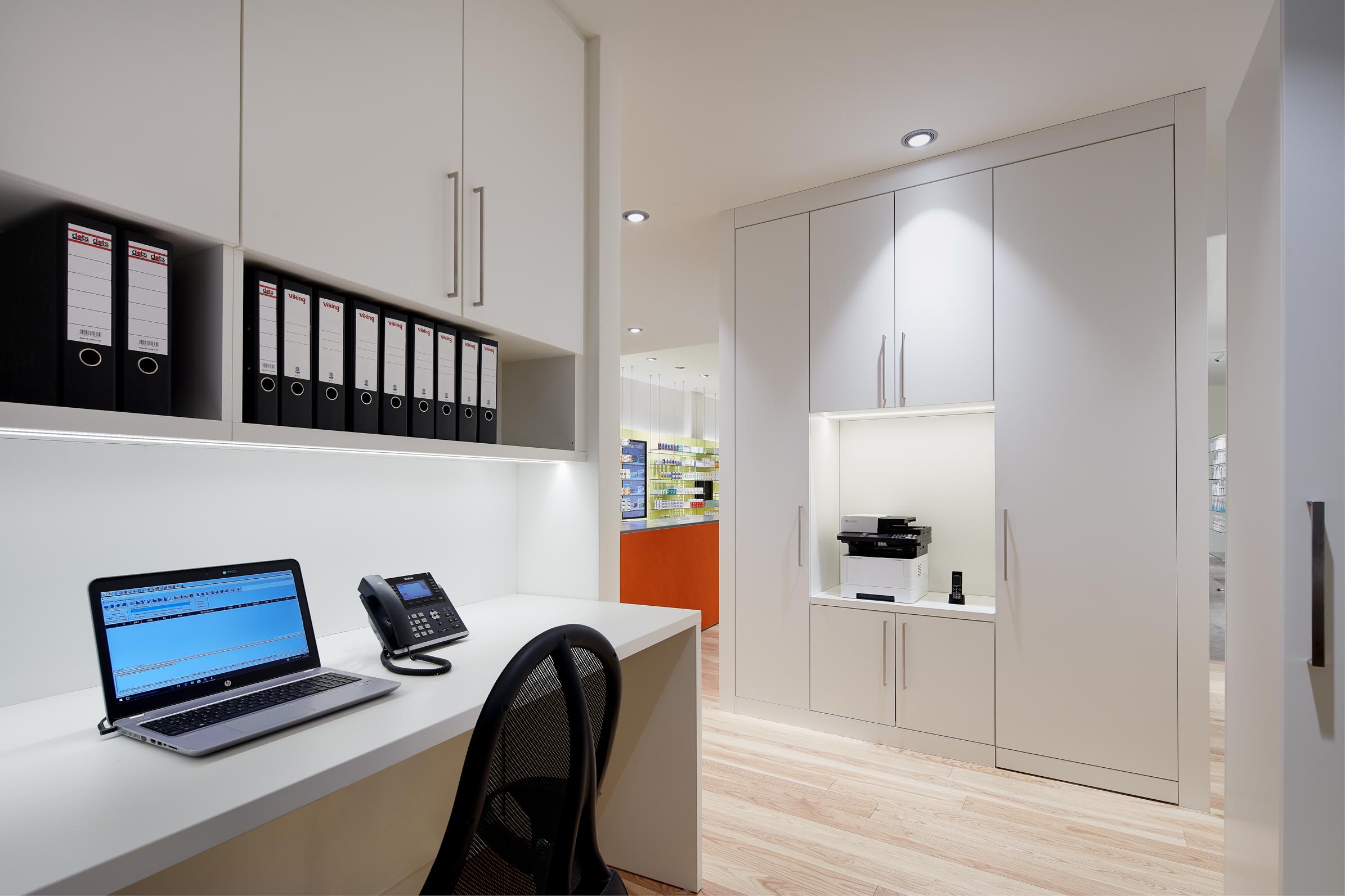 Stadt-Apotheke Köln, Arbeitsbereich und Backoffice