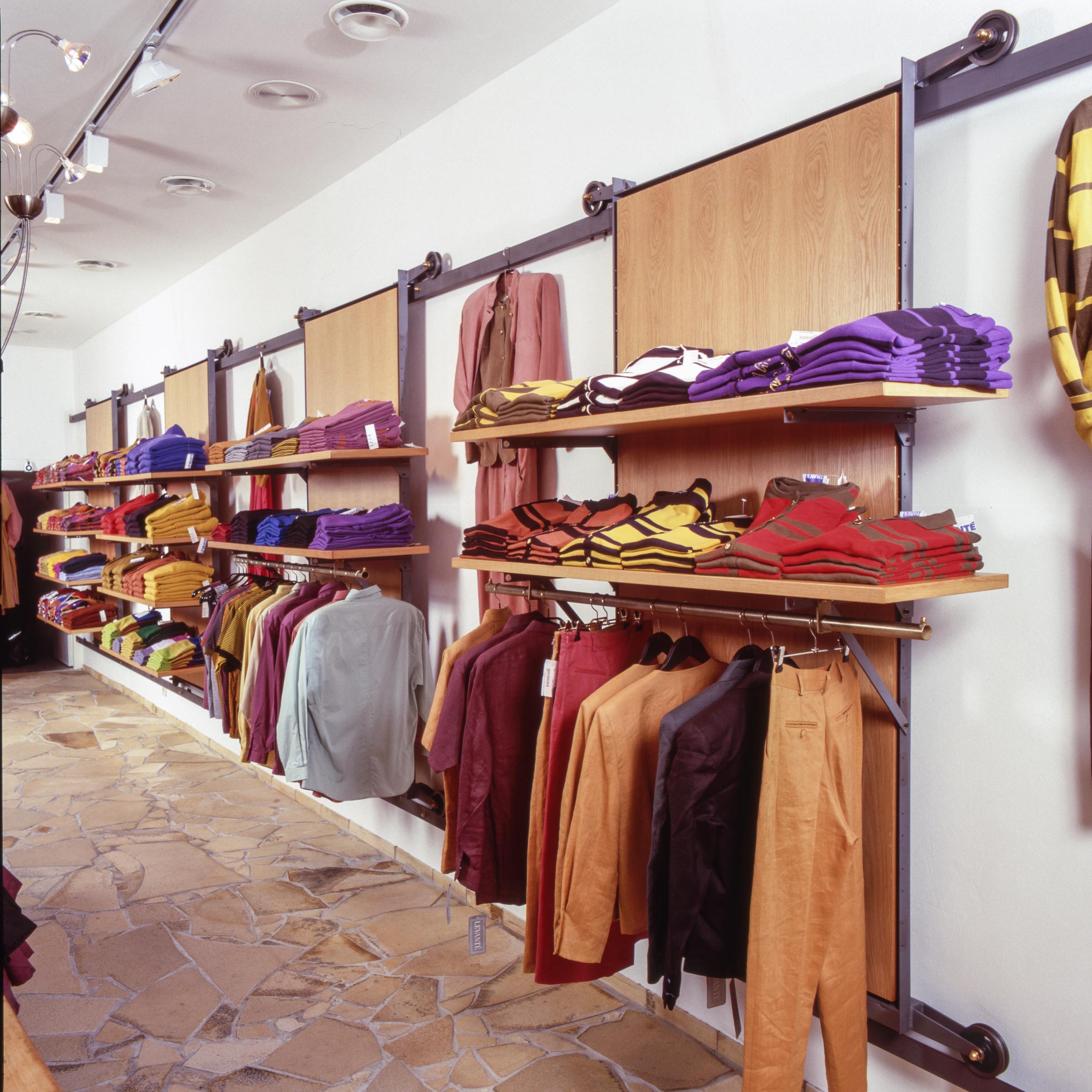 Mobile wall shelving
