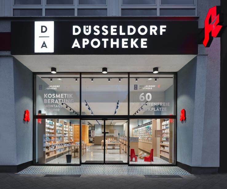 01-2019, Apotheke, Aussenwerbung, Bilk, Dr. Müller, Düsseldorf, Fassade, Vordereingang-xs